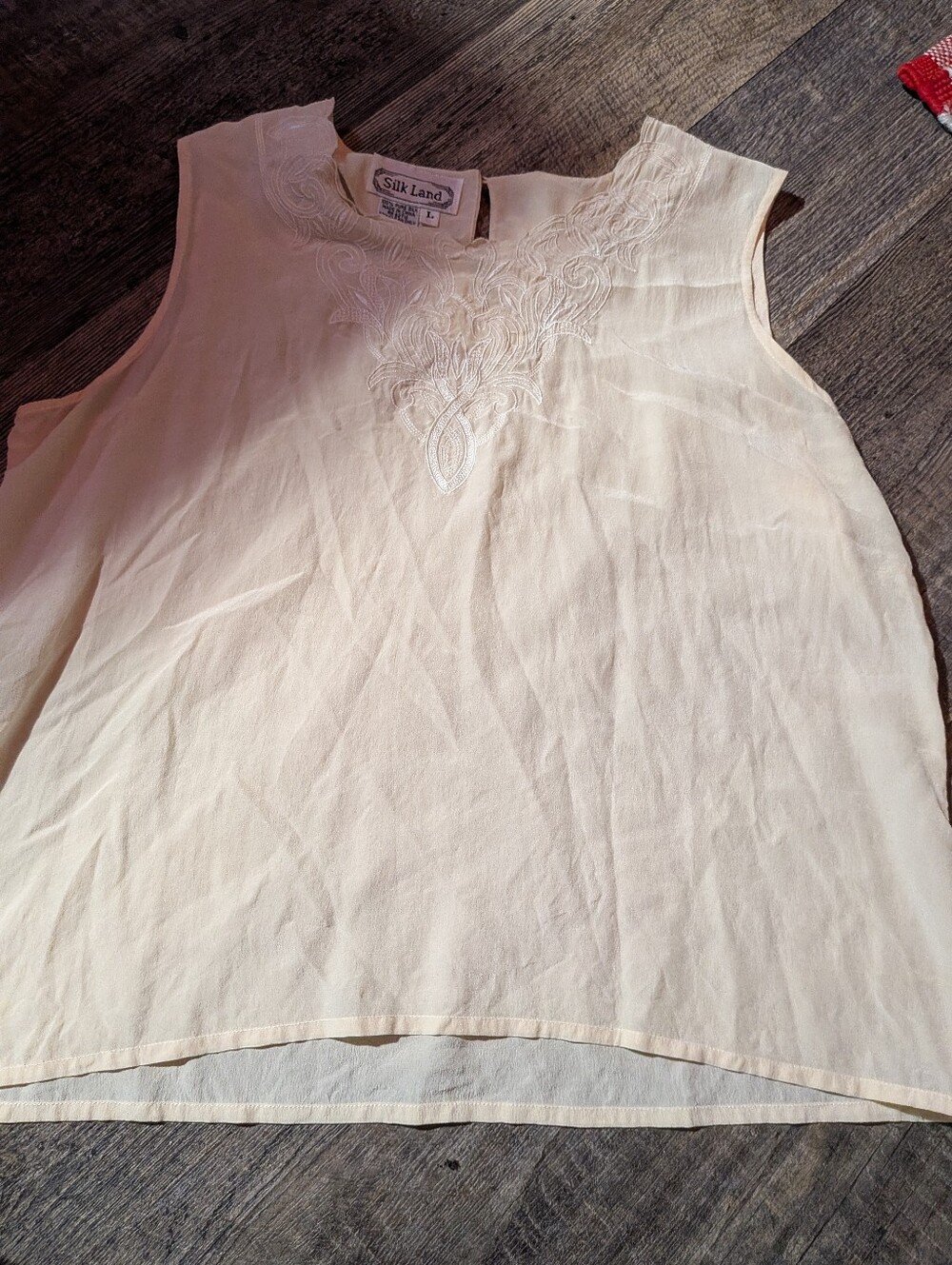 SilkLand Women's Cream Embroidered Sleeveless Camisole